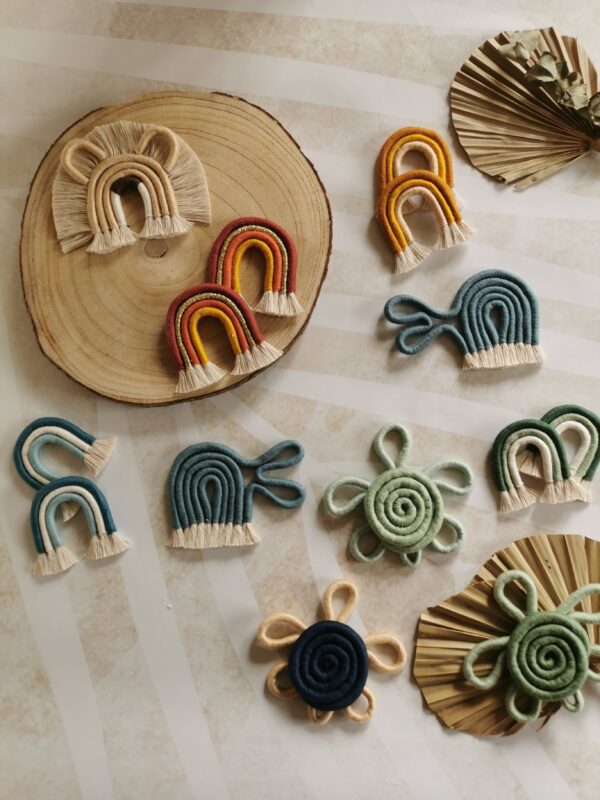 Cadeau personnalisé naissance sur bois flotté avec animaux macramé – Image 9