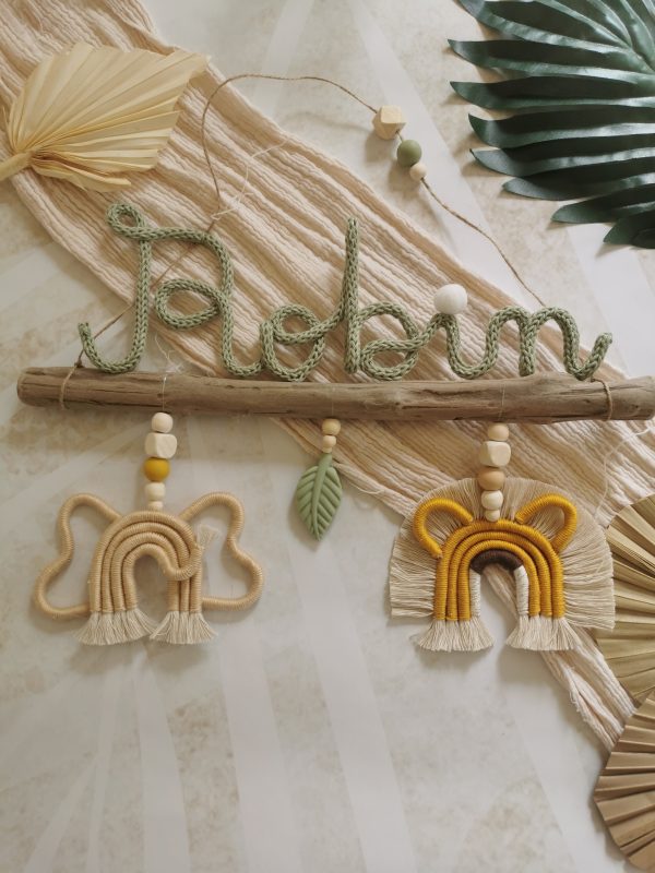 Cadeau personnalisé naissance sur bois flotté avec animaux macramé – Image 3