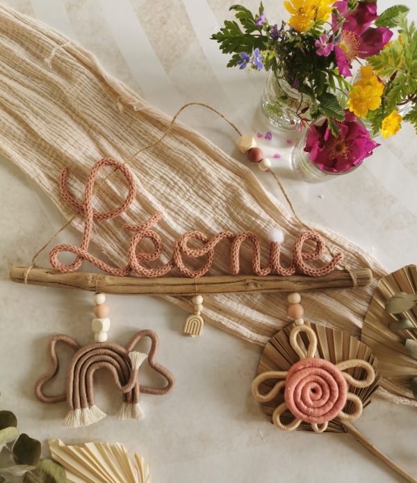 Cadeau personnalisé naissance sur bois flotté avec animaux macramé – Image 7