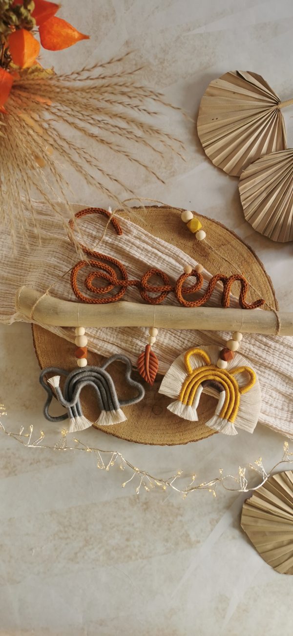 Cadeau personnalisé naissance sur bois flotté avec animaux macramé – Image 2