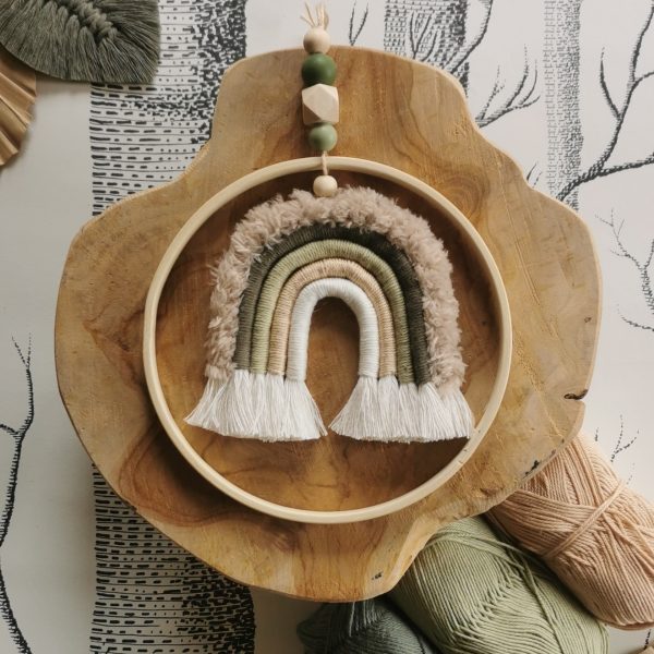 Cercle en bois avec arc-en-ciel – Image 4