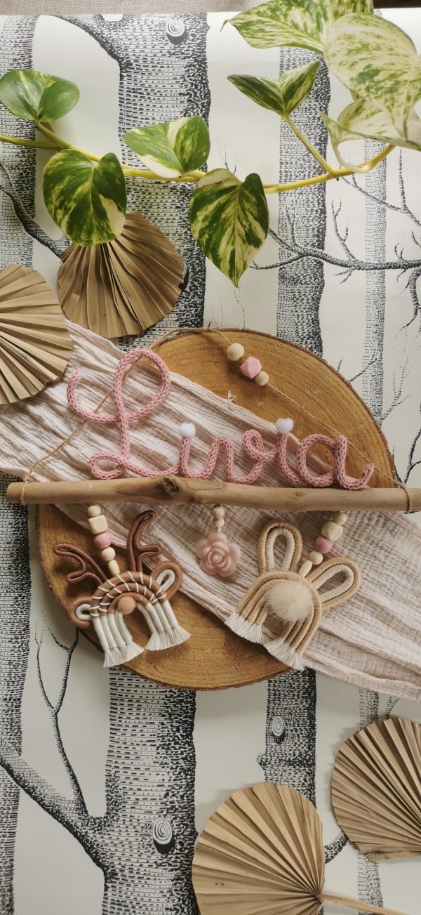 Cadeau personnalisé naissance sur bois flotté avec animaux macramé – Image 4