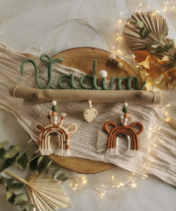 Prénom tricotin animaux macramé sur bois flotté