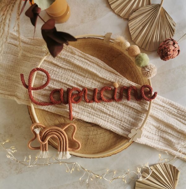 Couronne prénom en tricotin et son animal en macramé