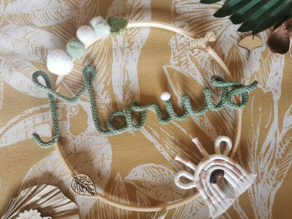 Couronne prénom en tricotin et son animal en macramé