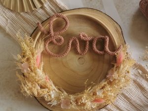 Couronne fleurs séchées avec personnalisation tricotin
