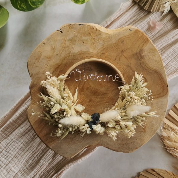 Couronne fleur séchée avec personnalisation fil doré