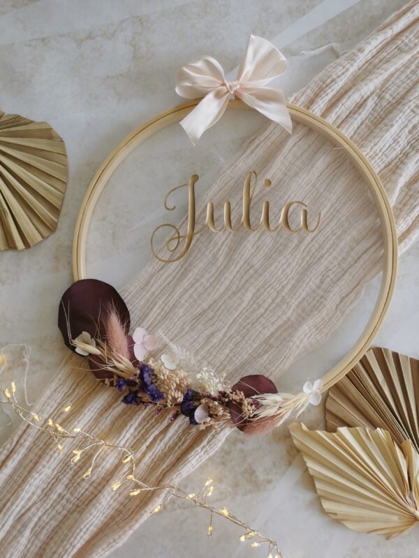 Couronne de fleur séchée avec prénom sur tulle – Image 3