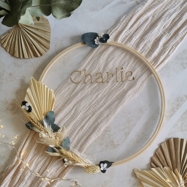 Couronne de fleur séchée avec prénom sur tulle – Image 2
