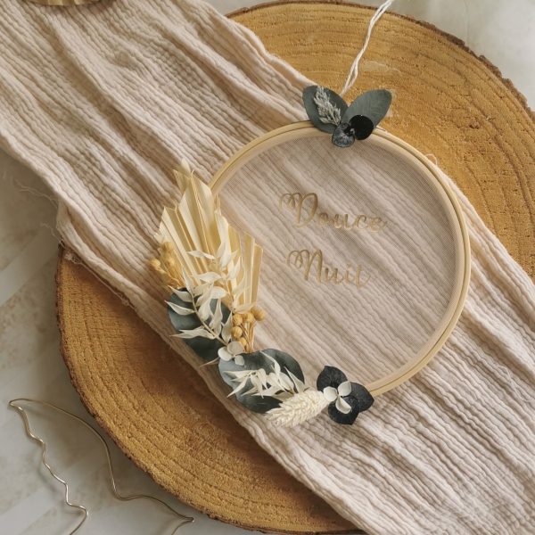 Couronne de fleur séchée avec prénom sur tulle – Image 5