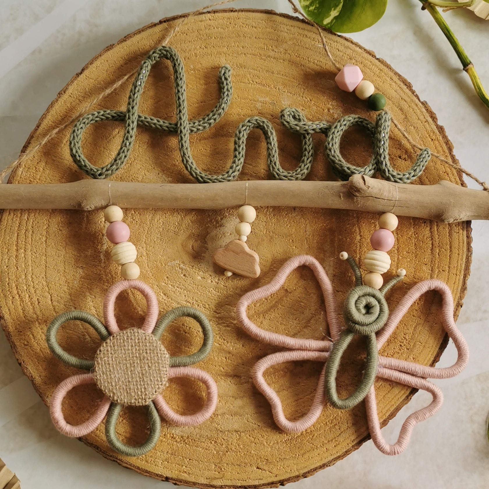 Prénom tricotin animaux macramé sur bois flotté – Image 15