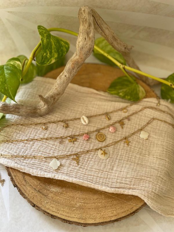 Collier coquillage et breloques dorées – Image 7