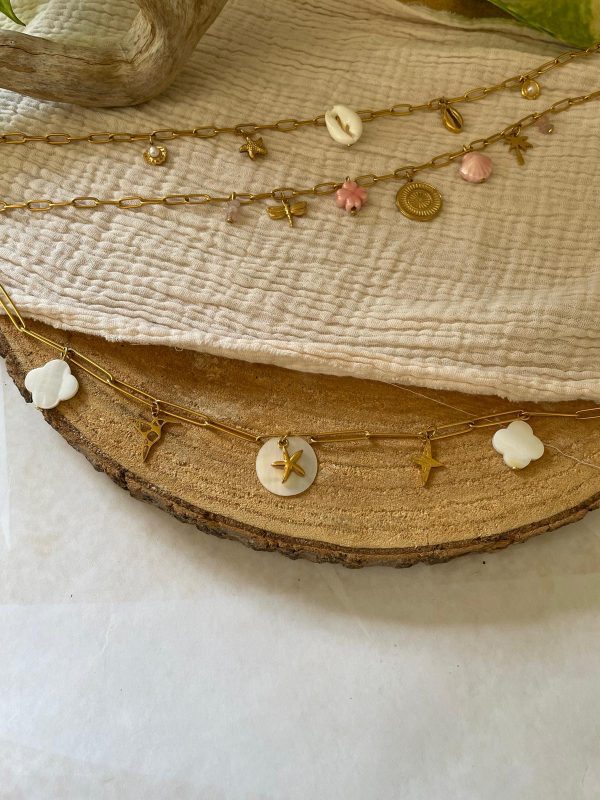Collier coquillage et breloques dorées – Image 9