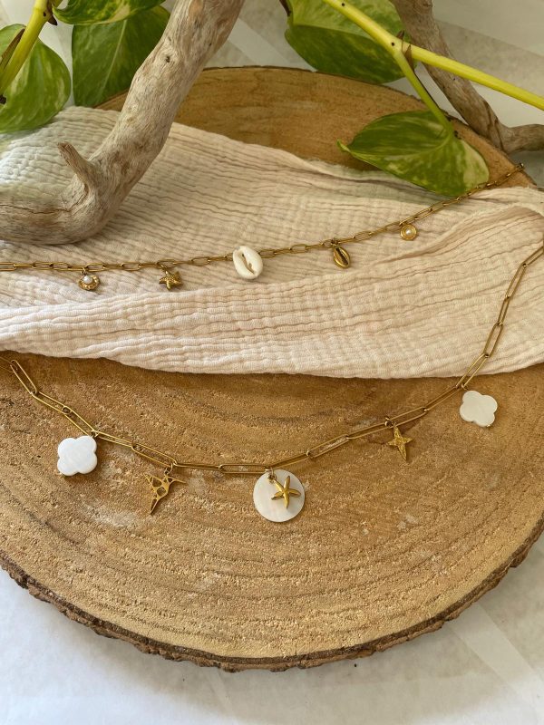 Collier coquillage et breloques dorées – Image 6