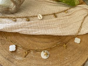 Collier charms nacre et doré