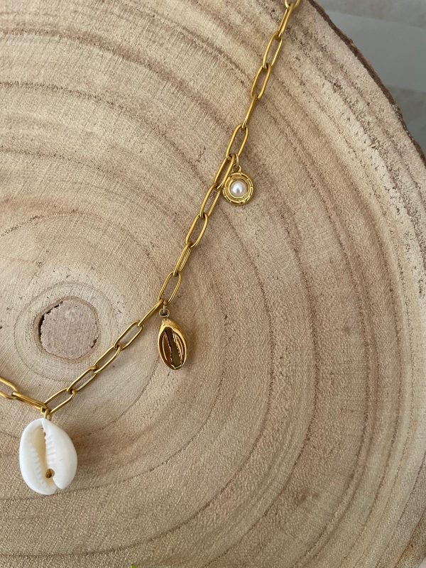 Collier coquillage et breloques dorées – Image 5