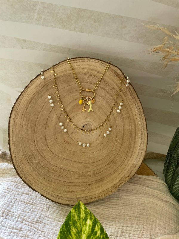 Collier fermoir mousqueton breloques jaunes – Image 4