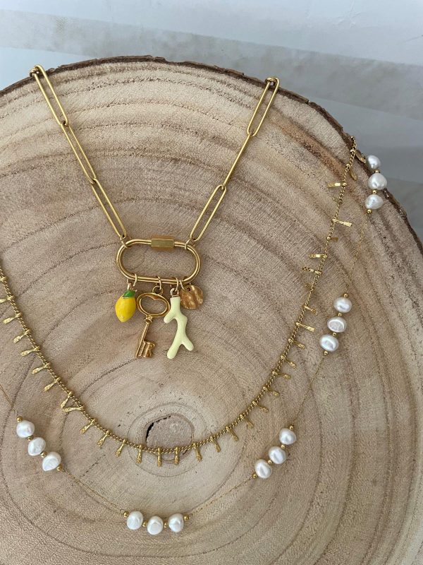 Collier fermoir mousqueton breloques jaunes – Image 5