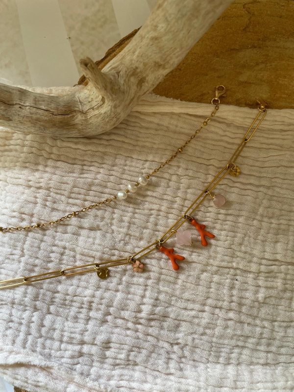 Bracelet fin doré et perles nacre – Image 3