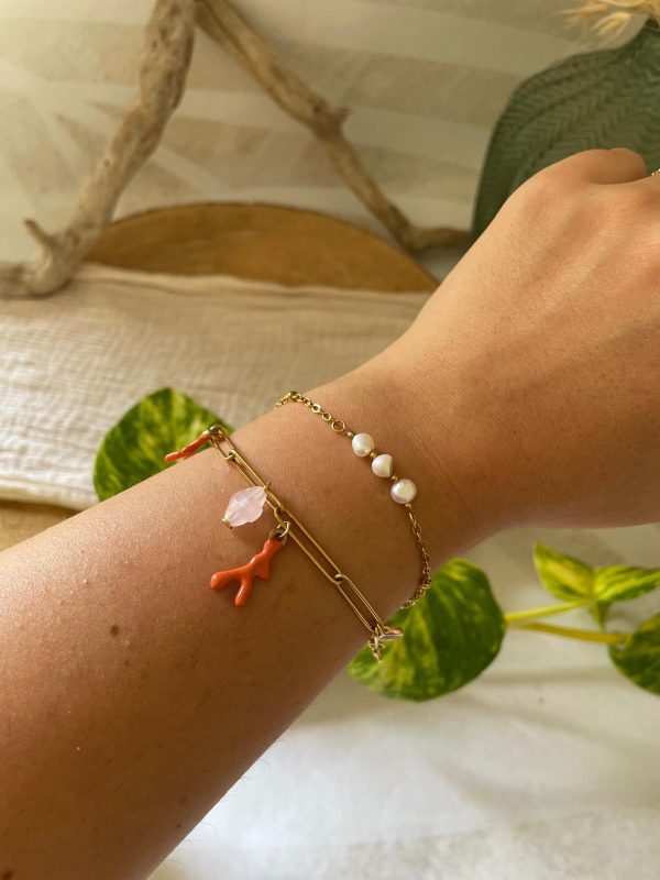 Bracelet fin doré et perles nacre