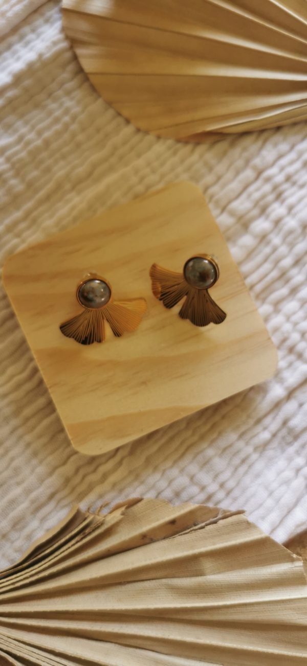 Boucles d'oreilles féminines et délicates – Image 3