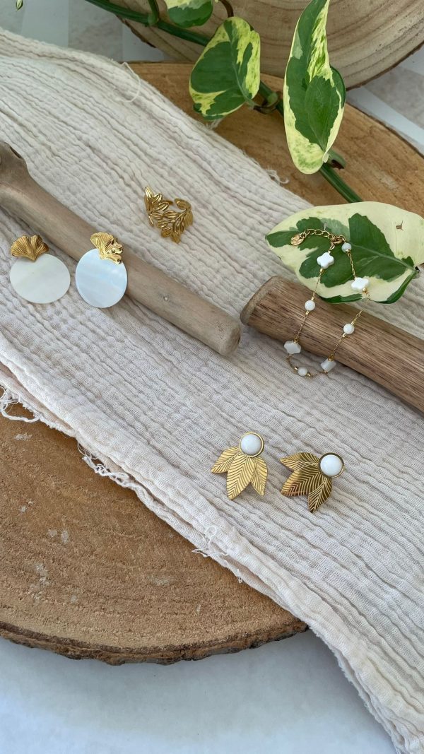 Bracelet doré et trèfle blanc – Image 2