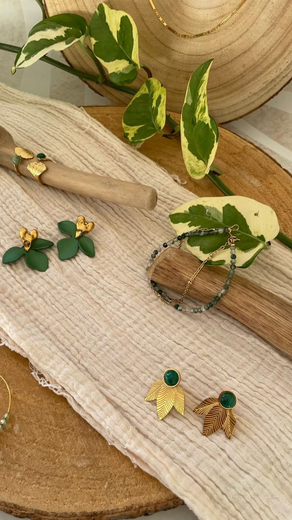 Boucles d'oreilles coeur doré et feuille verte – Image 4