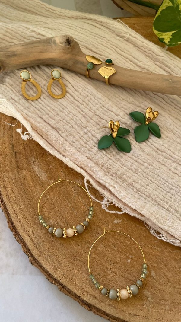 Boucles d'oreilles coeur doré et feuille verte – Image 5