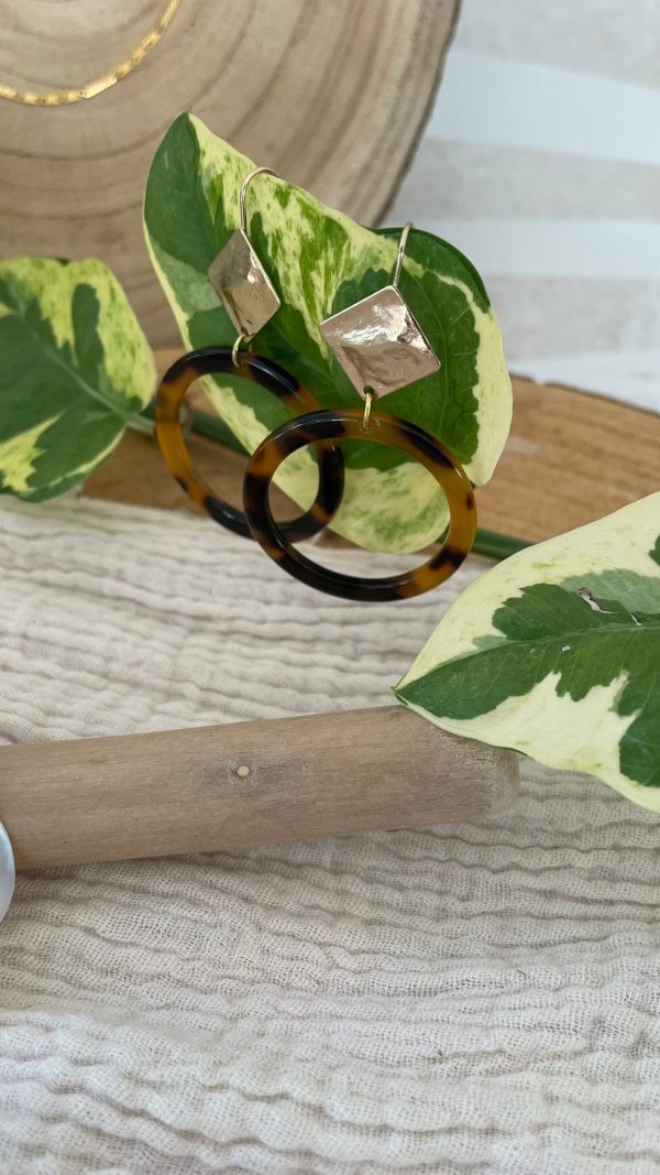Boucles d'oreilles losange doré et cercle écaille de tortue – Image 2