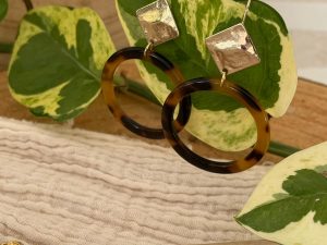 Boucles d'oreilles losange doré et cercle écaille de tortue