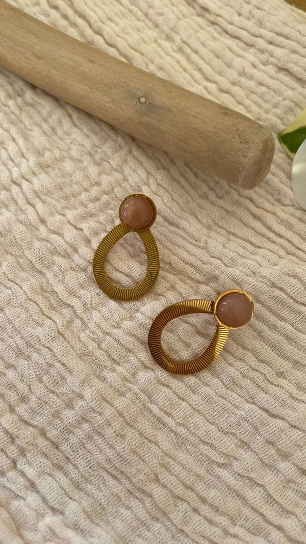 Boucles d'oreilles ovale strié rose – Image 7