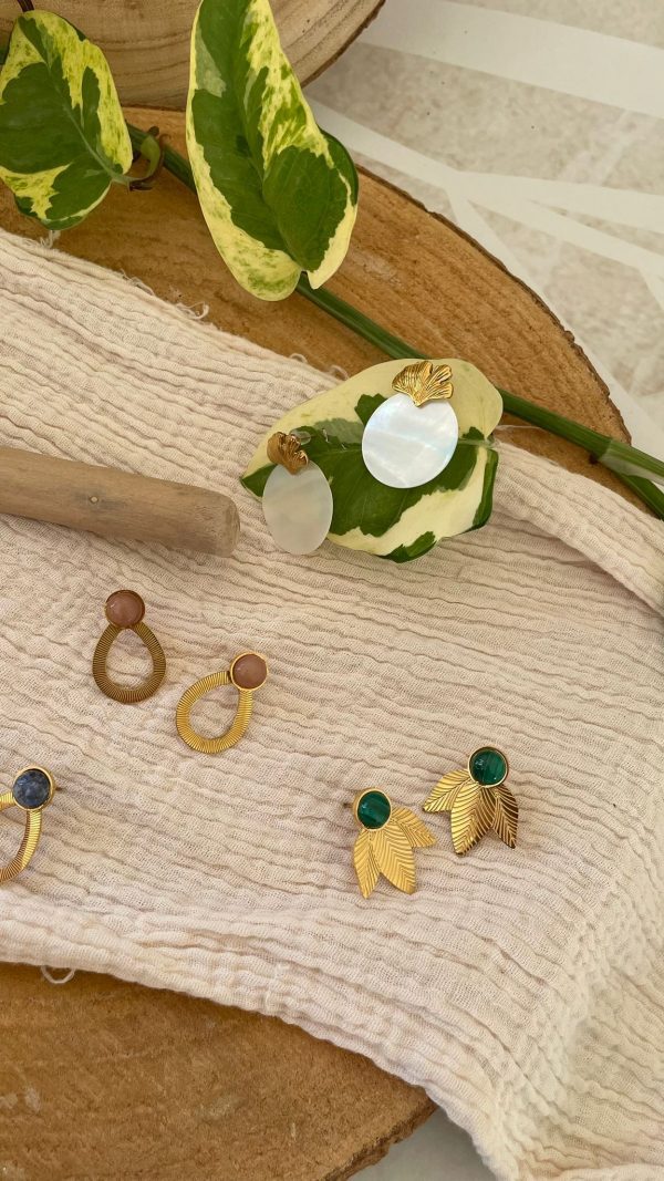 Boucles d'oreilles ovale strié rose – Image 2