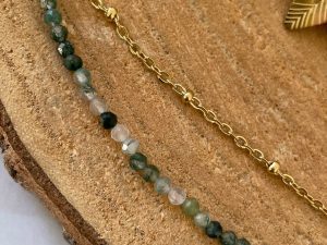 Bracelet 2 rangs perles vertes et chaîne dorée