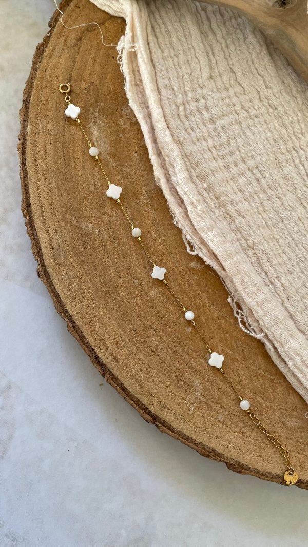 Bracelet doré et trèfle blanc – Image 9