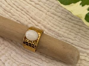 Bague large acier inoxydable et pierre blanche