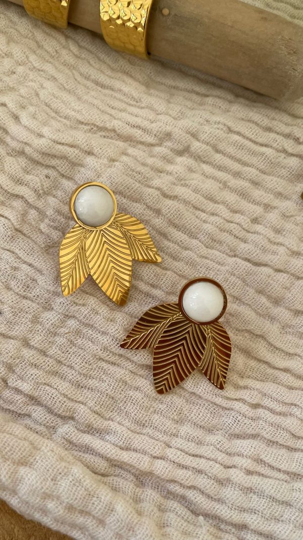 Boucles d'oreilles blanches feuilles