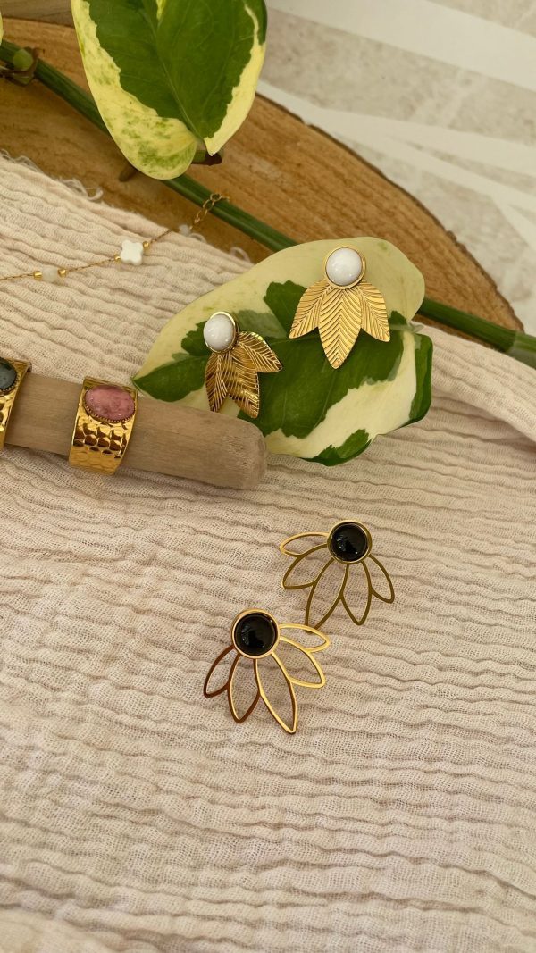 Boucles d'oreilles blanches feuilles – Image 13