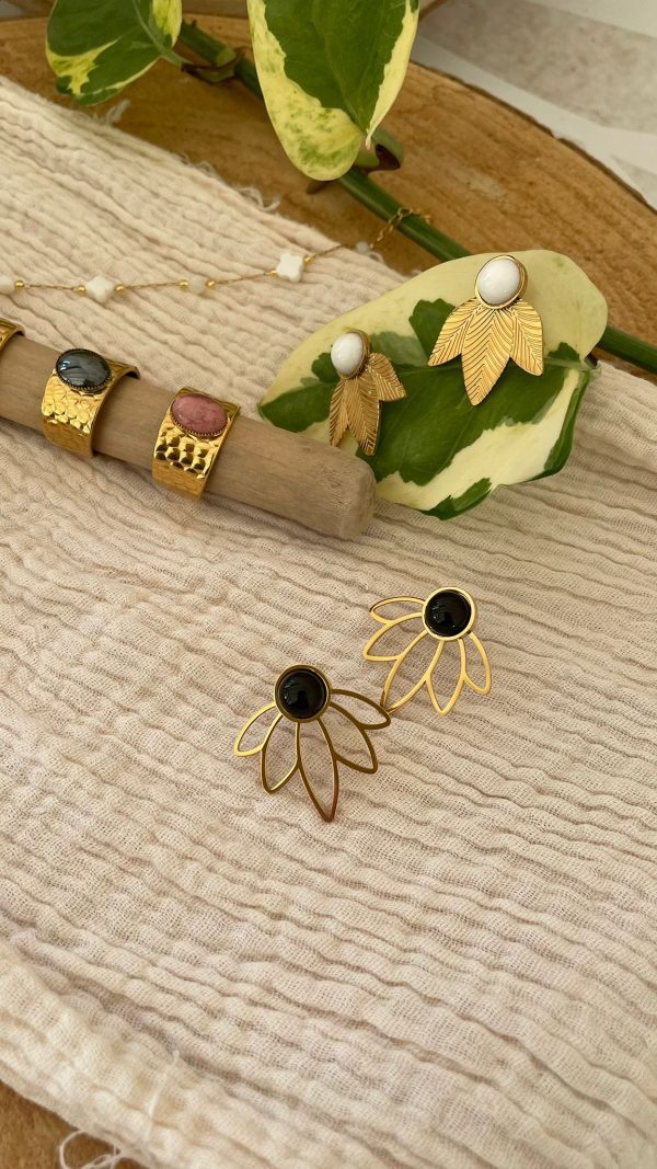 Boucles d'oreilles blanches feuilles – Image 14