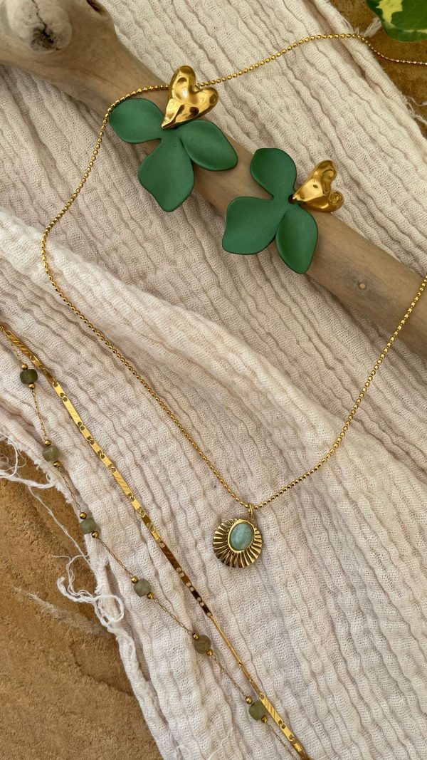 Boucles d'oreilles coeur doré et feuille verte – Image 9