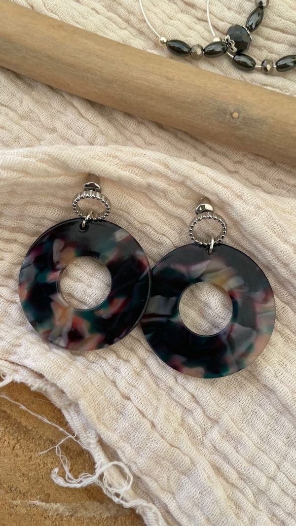 Boucles d'oreilles argentées et cercle écaille