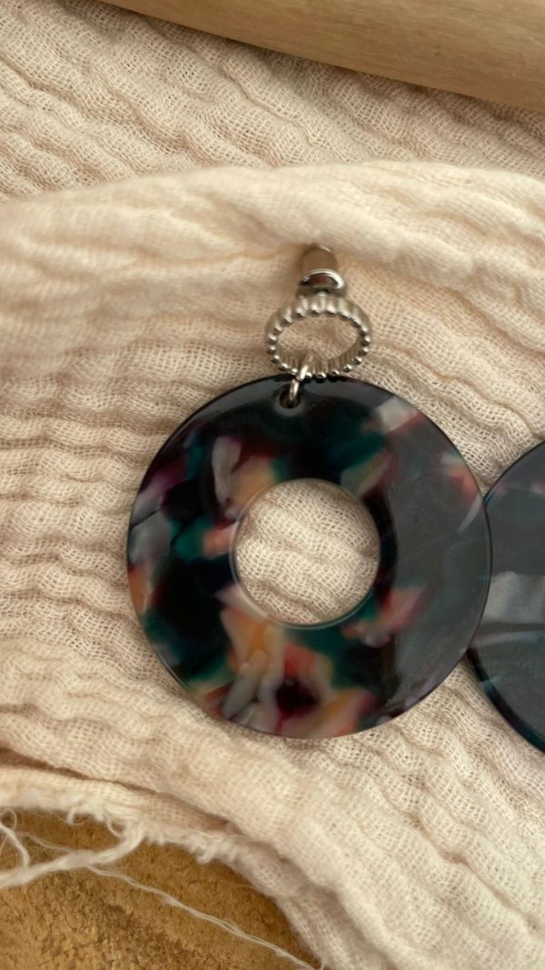 Boucles d'oreilles argentées et cercle écaille – Image 2