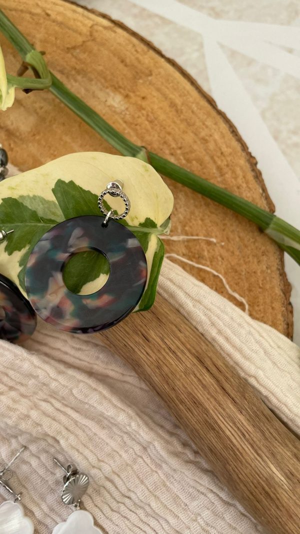 Boucles d'oreilles argentées et cercle écaille – Image 3