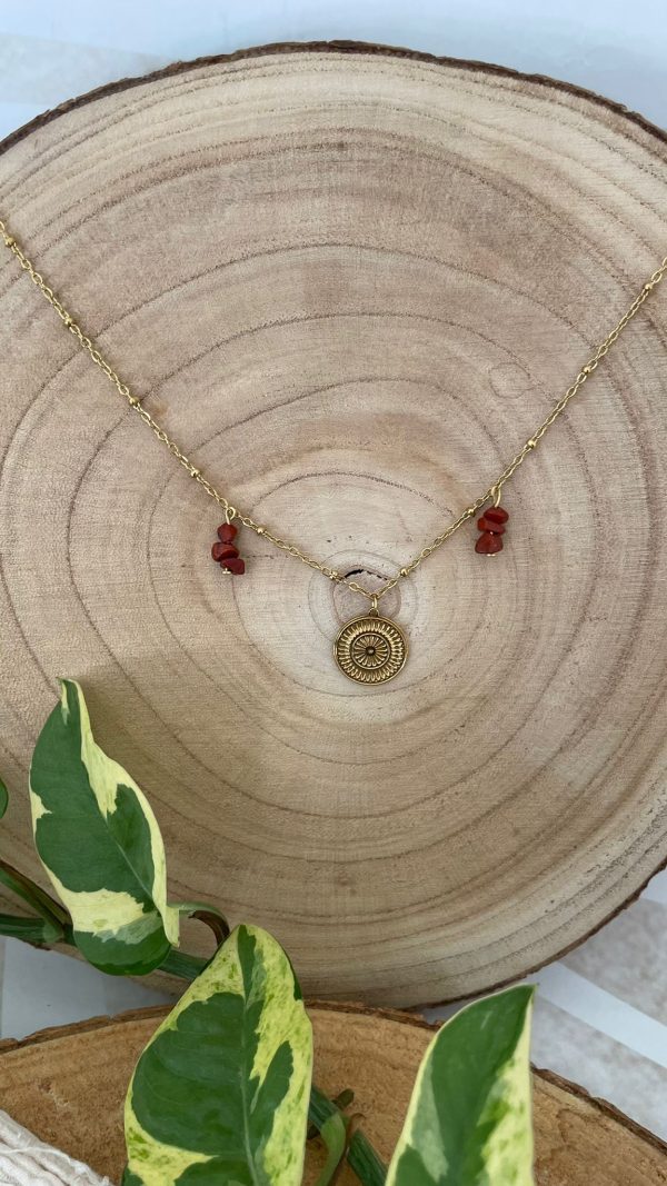 Collier longue chaîne doré et médaille