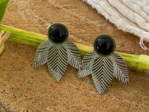 Boucles d'oreilles feuilles pierre noire