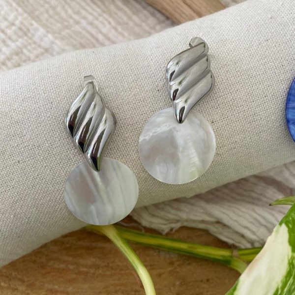 Boucles argentées rond nacre féminines