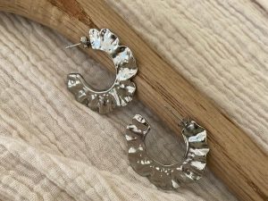 Créoles argentées martelées