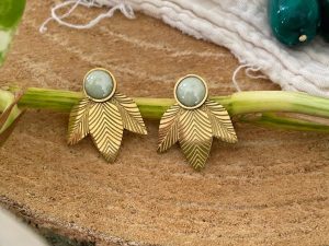 Boucles d'oreilles feuilles pierre vert pâle