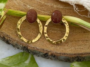 Boucles d'oreilles rond martelé et pierre marron pailleté