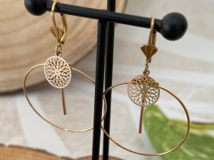 Boucles d'oreilles légères et délicates dorées