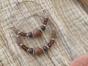 Créoles argentées parme rose